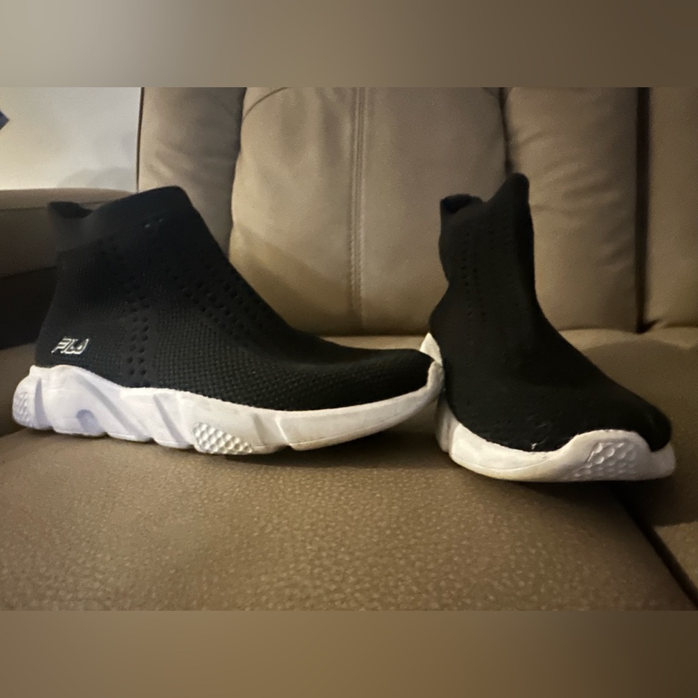 Fila sneakers women size 7.5 black